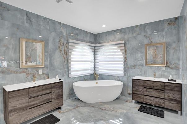 Bathroom, Dual Sink Vanities, Free Standing Baths, Interior, Recessed Lighting