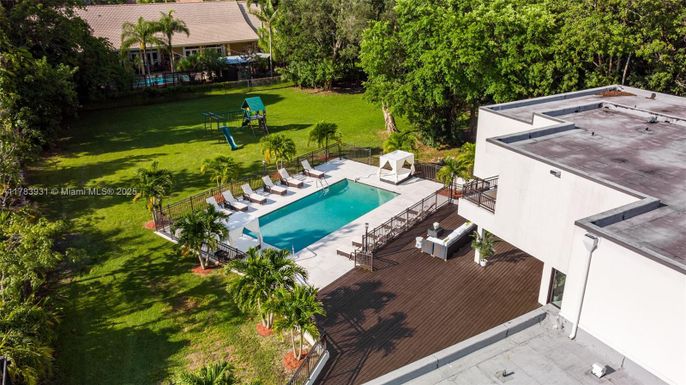 Backyard, Exterior, Pool