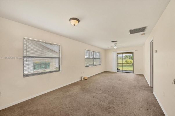 Empty room, Interior