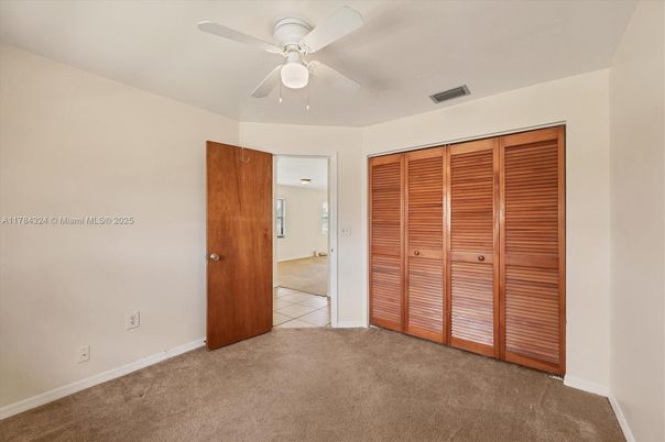 Empty room, Interior