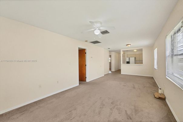 Empty room, Interior