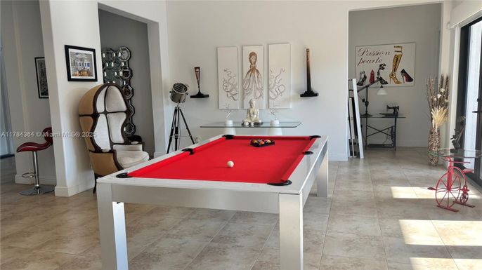 Billiard Table, Game Room, Interior