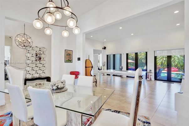 Dining room, Interior, Pendant Lights, Recessed Lighting