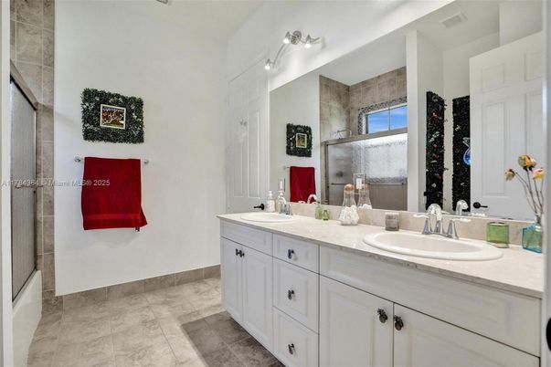 Bathroom, Dual Sink Vanities, Interior