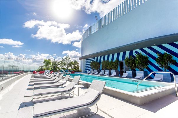 Exterior, Pool