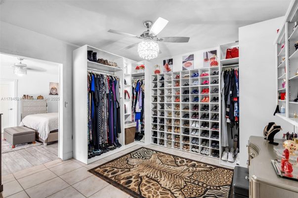 Bedroom, Interior, Walk-in Closets, Wood Texture Flooring