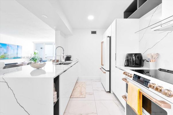 Interior, Kitchen, Marble, Recessed Lighting