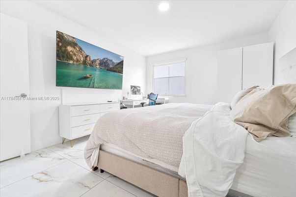 Bedroom, Interior, Marble, Recessed Lighting