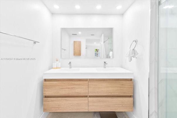 Bathroom, Dual Sink Vanities, Interior, Recessed Lighting