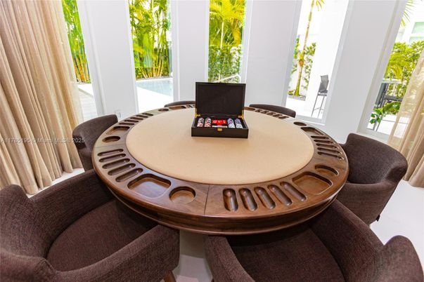 Game Room, Interior