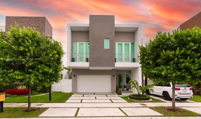 Attached, Exterior, Facade, Modern