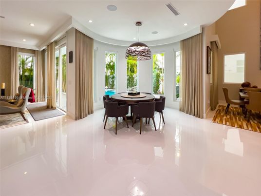 Dining room, Interior, Pendant Lights, Recessed Lighting