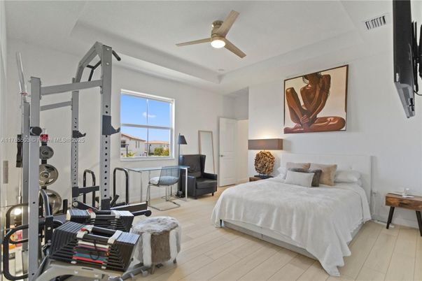 Bedroom, Fitness Equipment, Interior, Wood Texture Flooring