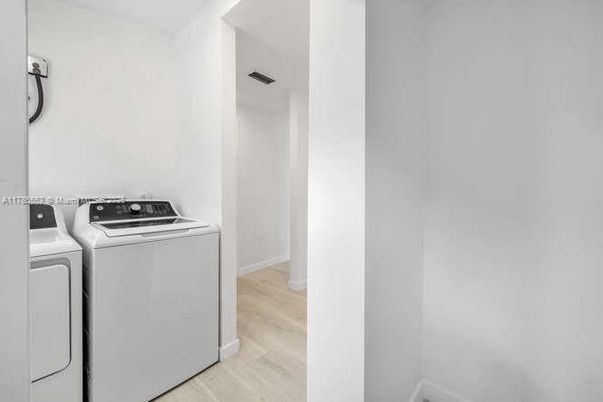 Interior, Utility Closets, Washer, Wood Texture Flooring
