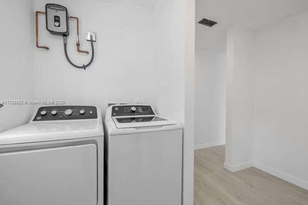 Interior, Utility Closets, Washer, Wood Texture Flooring