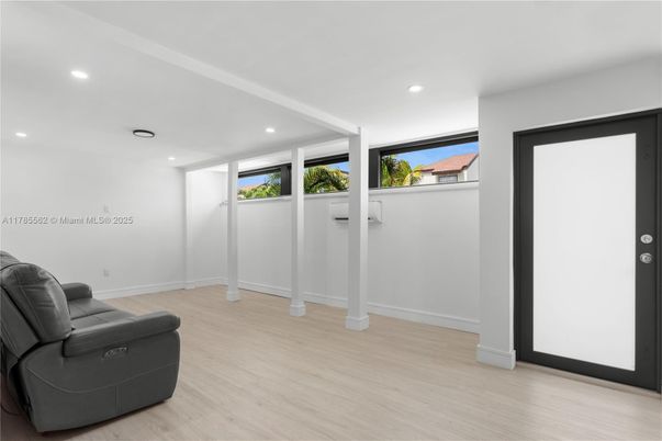 Interior, Recessed Lighting, Wood Texture Flooring