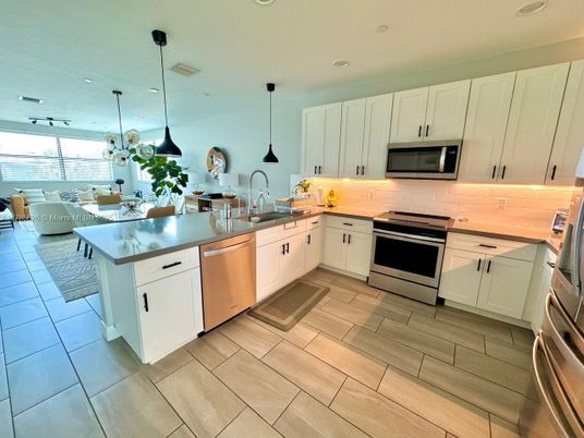 Dining room, Interior, Kitchen, Pendant Lights, Recessed Lighting, Stainless Steel Appliances