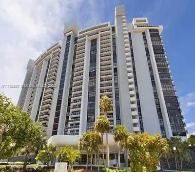 Exterior, Facade, Condo Building