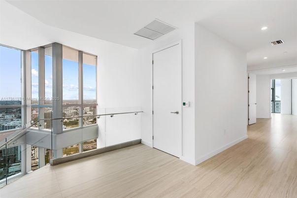 Interior, Recessed Lighting, Water, Wood Texture Flooring