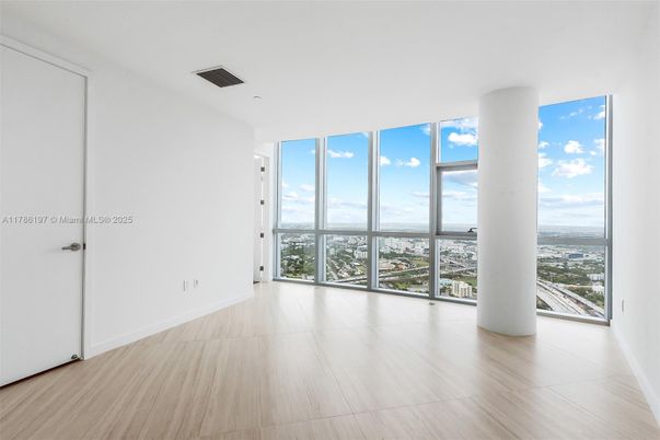 Empty room, Interior, Water