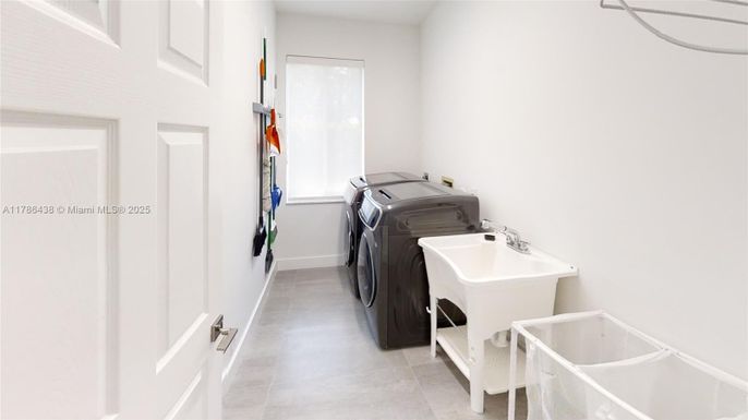 Interior, Washer