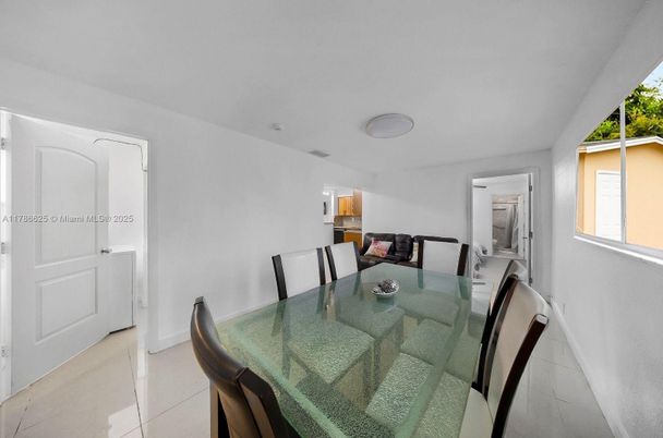 Dining room, Interior