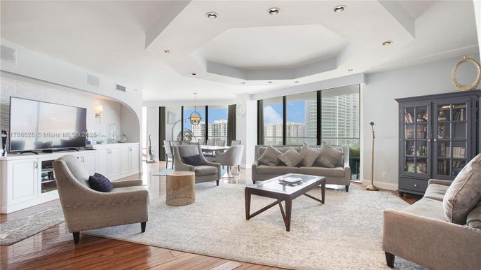 Dining room, Interior, Living room, Pendant Lights, Recessed Lighting, Wood Texture Flooring