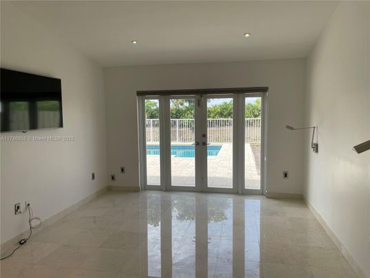 Empty room, Interior, Recessed Lighting