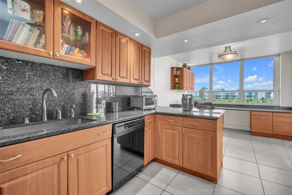 Interior, Kitchen, Recessed Lighting, Water