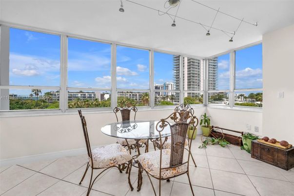 Dining room, Interior, Sun Room, Water
