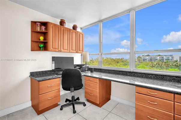 Home Office, Interior, Water