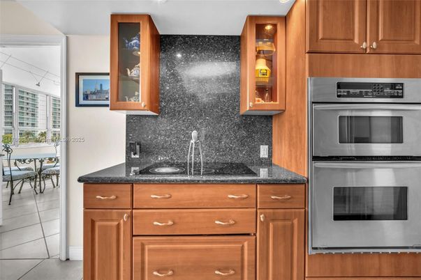 Dining room, Interior, Kitchen, Stainless Steel Appliances
