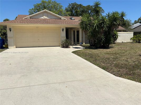 Attached, Exterior, Facade, Ranch