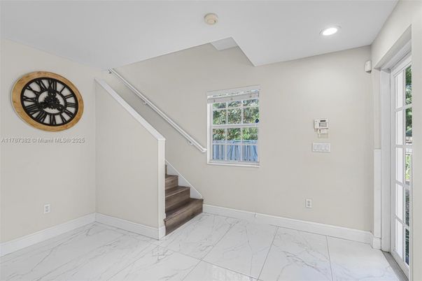 Empty room, Interior, Marble, Recessed Lighting