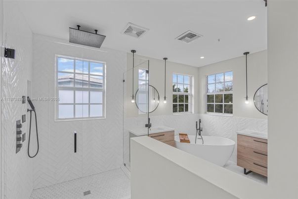 Bathroom, Free Standing Baths, Interior, Pendant Lights, Recessed Lighting
