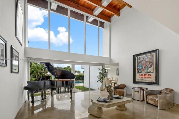 Interior, Piano, Wooden Beams, Wooden Ceilings