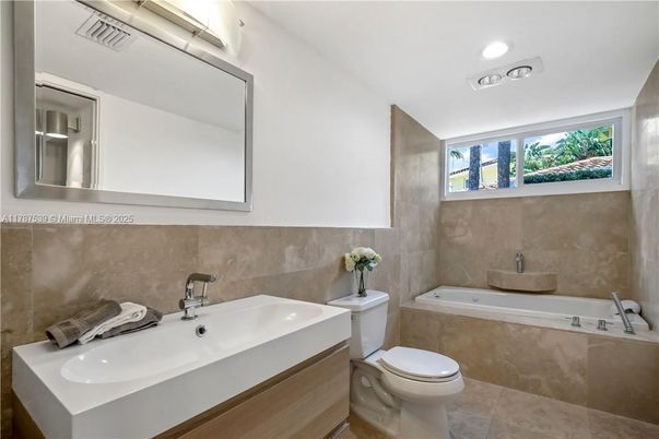 Bathroom, Interior, Recessed Lighting