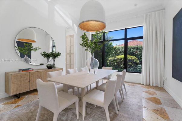 Dining room, Interior