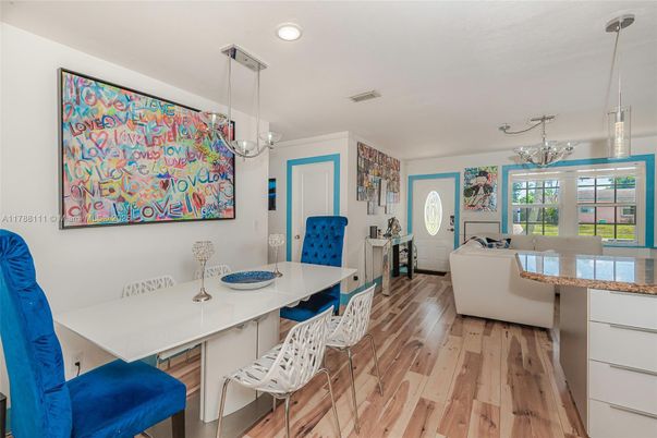 Dining room, Interior, Living room, Pendant Lights, Recessed Lighting, Wood Texture Flooring