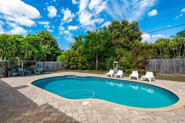 Exterior, Pool