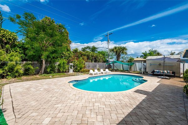 Exterior, Pool