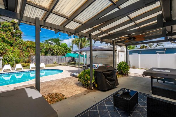 Exterior, Pool
