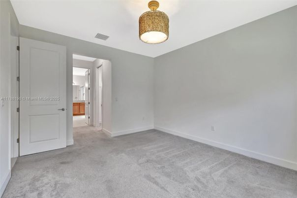 Empty room, Interior