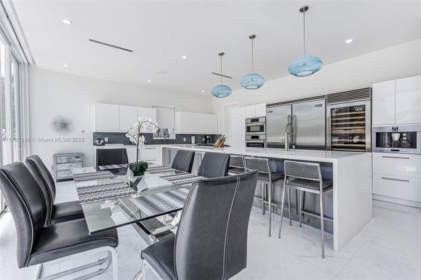 Dining room, Interior, Kitchen, Pendant Lights, Recessed Lighting, Stainless Steel Appliances