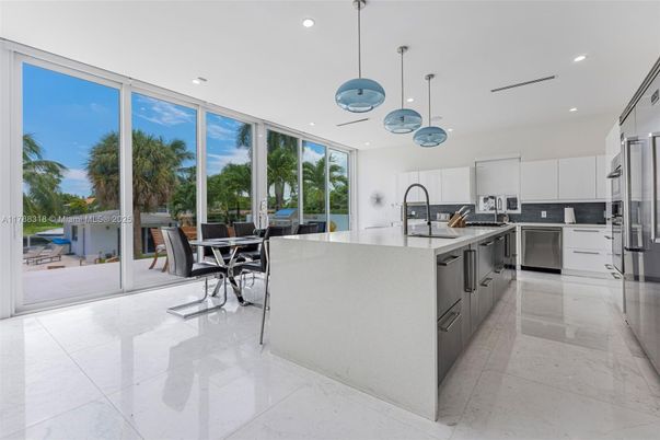 Dining room, Interior, Kitchen, Pendant Lights, Recessed Lighting, Stainless Steel Appliances