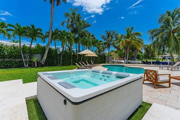 Exterior, Hot Tub, Pool
