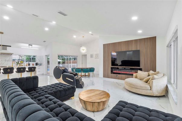 Chandelier, Dining room, Interior, Kitchen, Living room, Marble, Pendant Lights, Recessed Lighting