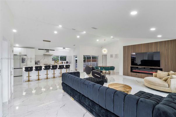 Chandelier, Dining room, Interior, Kitchen, Living room, Marble, Recessed Lighting