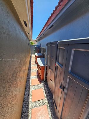 Exterior, Hot Tub