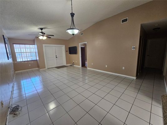Empty room, Interior, Pendant Lights